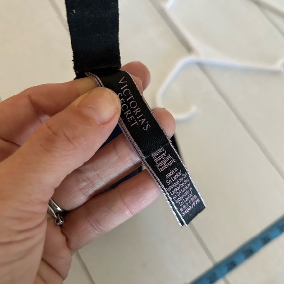 Victoria secret padded plunge wired black bra 34DD - Picture 5 of 5